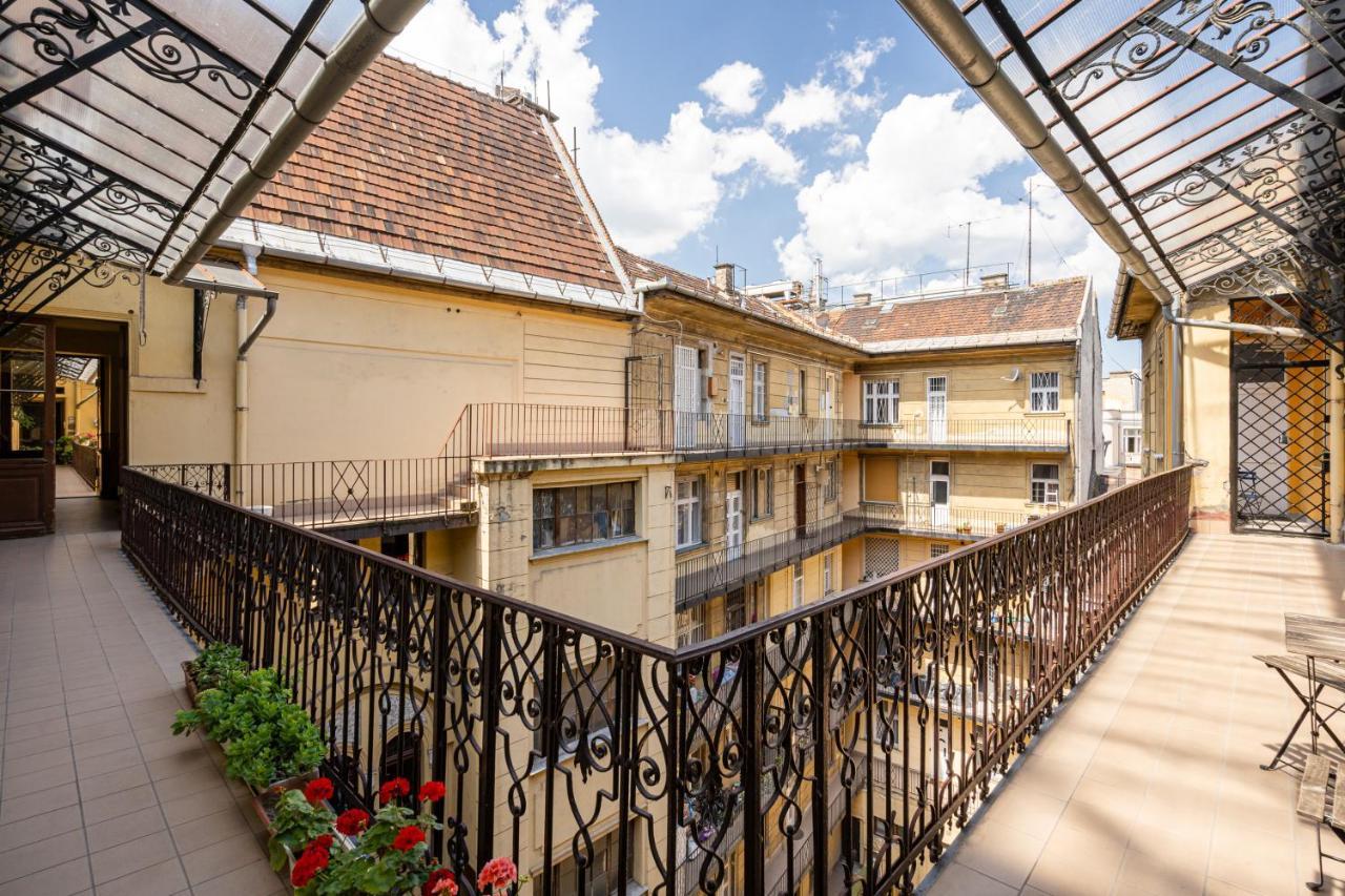 Sky Way Apartament *